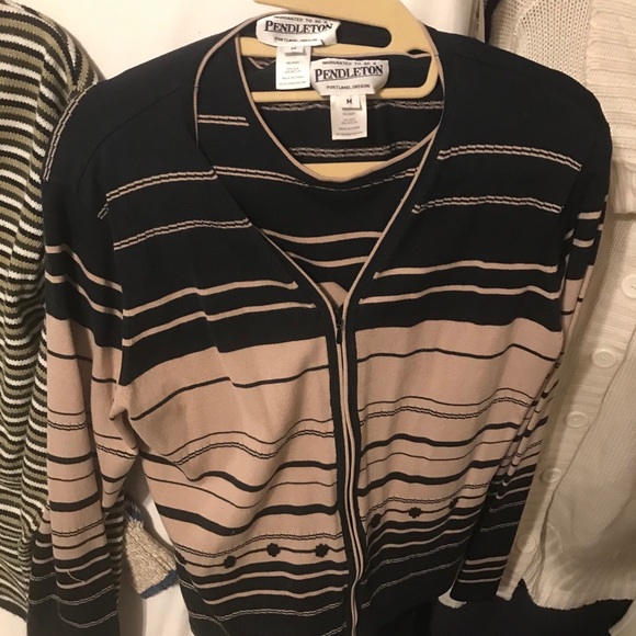 5 sweaters - Picture 5 of 5